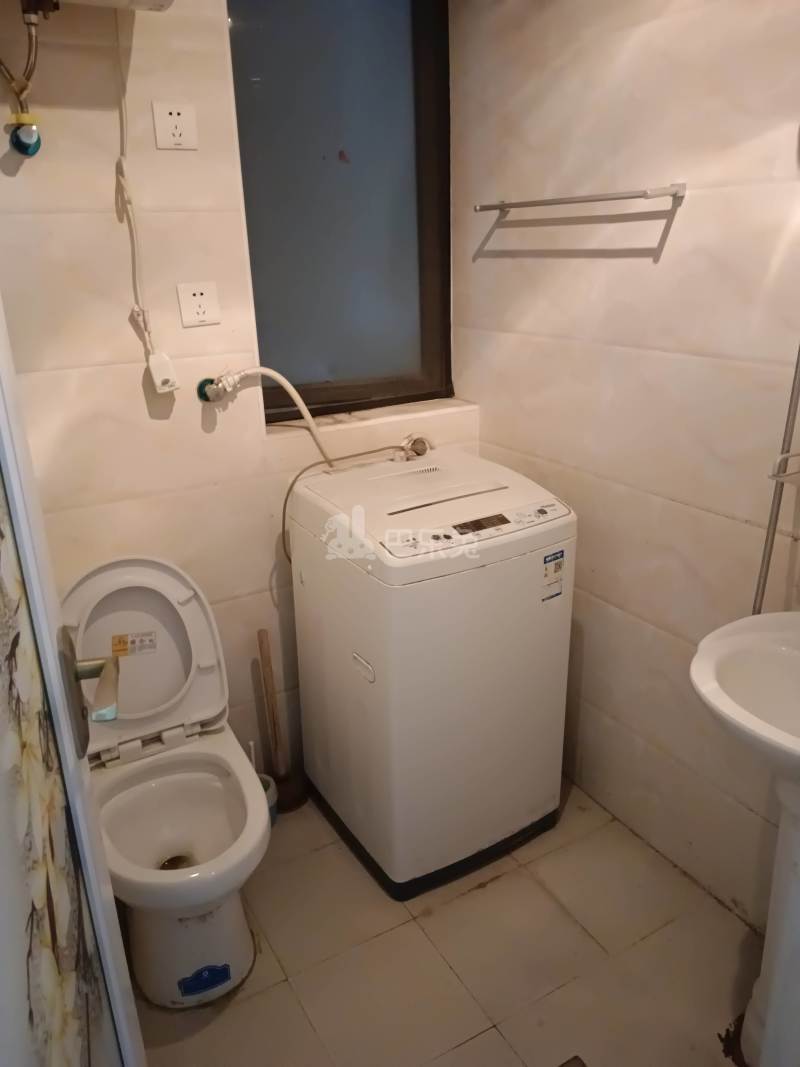 华绣路18弄小区2371628卫生间图12