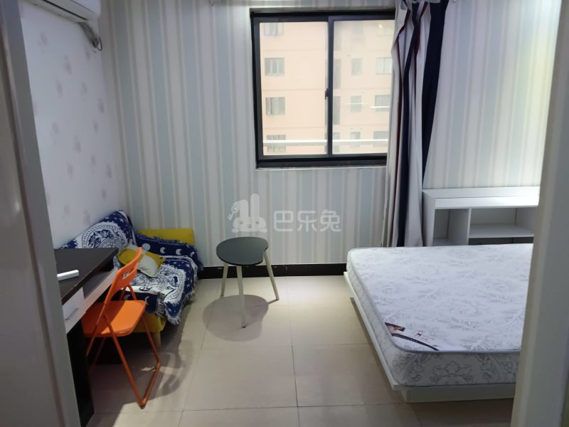 华绣路18弄小区2371628卧室图0