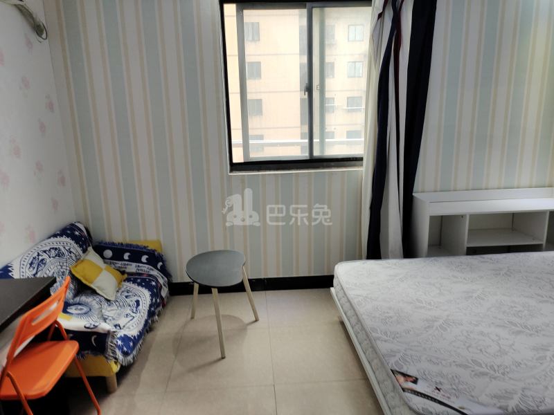 华绣路18弄小区2371628卧室图9