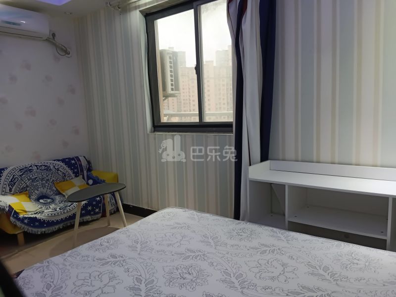 华绣路18弄小区2371628卧室图2