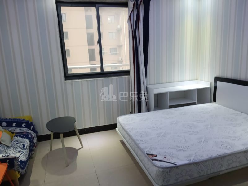 华绣路18弄小区2371628卧室图5