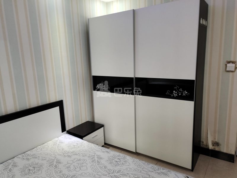 华绣路18弄小区2371628卧室图8