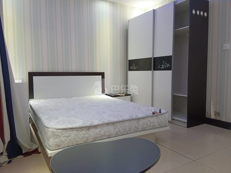 华绣路18弄小区2371628卧室图4