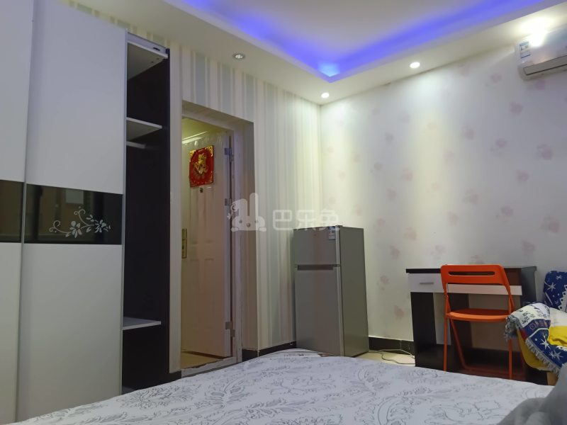 华绣路18弄小区2371628卧室图3