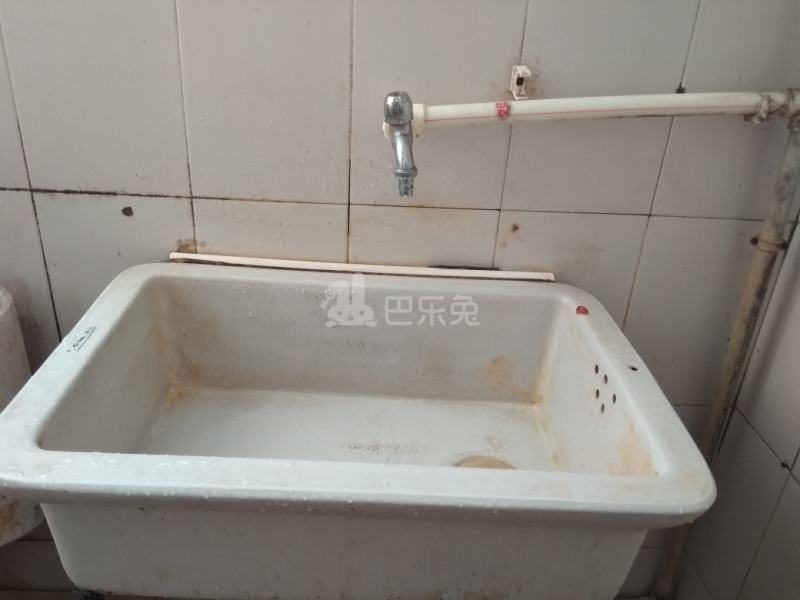 华滨家园2406661卫生间图5