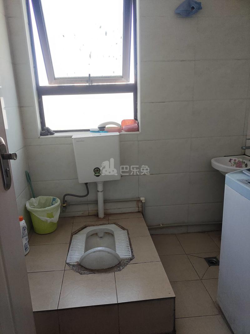 国伟新苑2473638卫生间图8