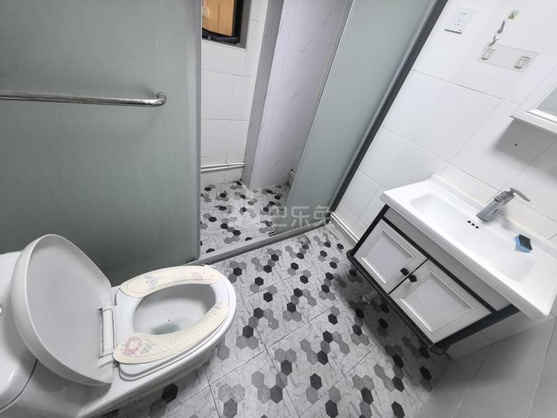 润江花苑2649956卫生间图8