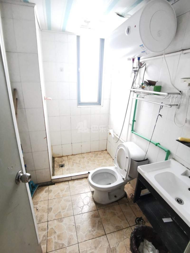 华泾绿苑8026155卫生间图6