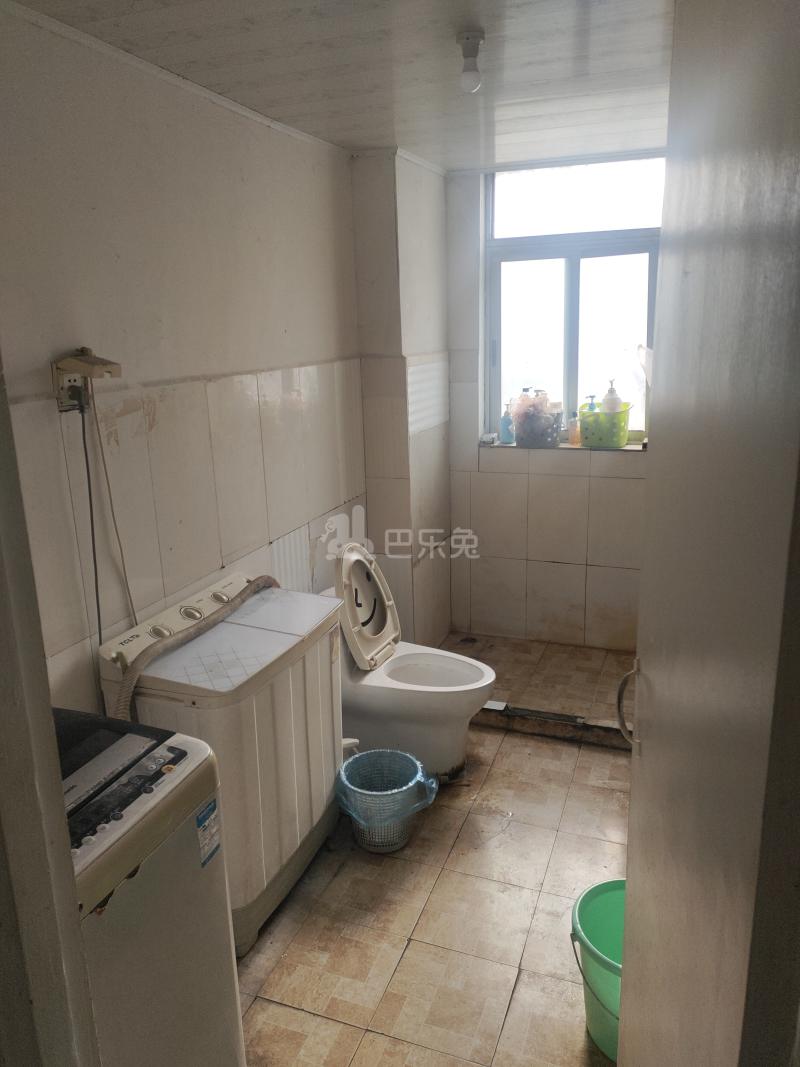 罗秀苑北区2959349卫生间图5