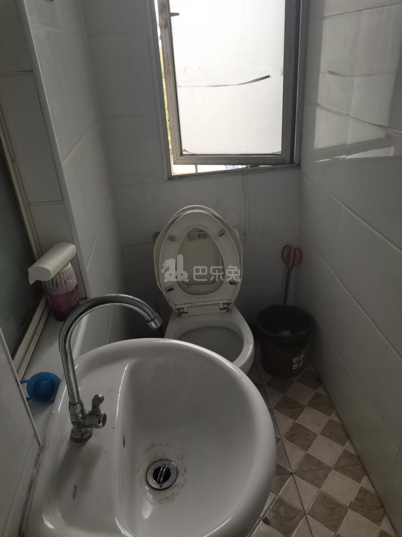 金东名苑东区3072469卫生间图6