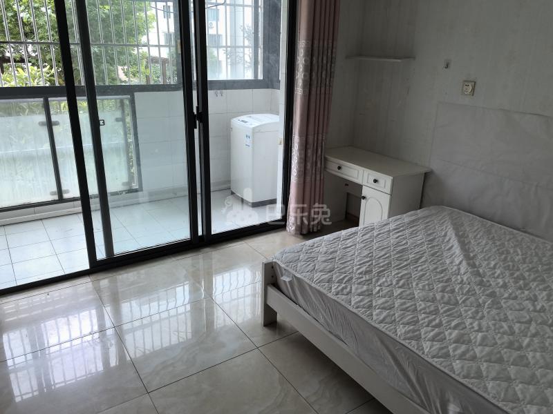 华泾绿苑3435033卧室图0