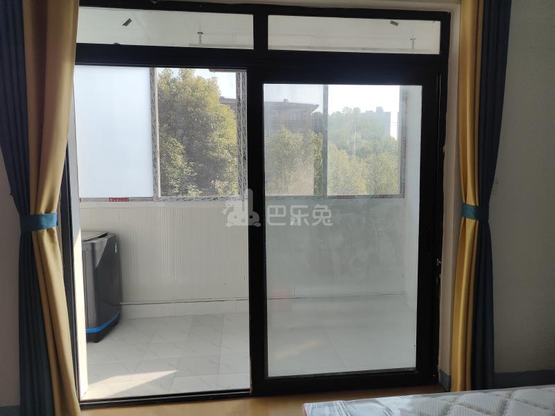 保利湖畔阳光东区3570251卧室窗户图7