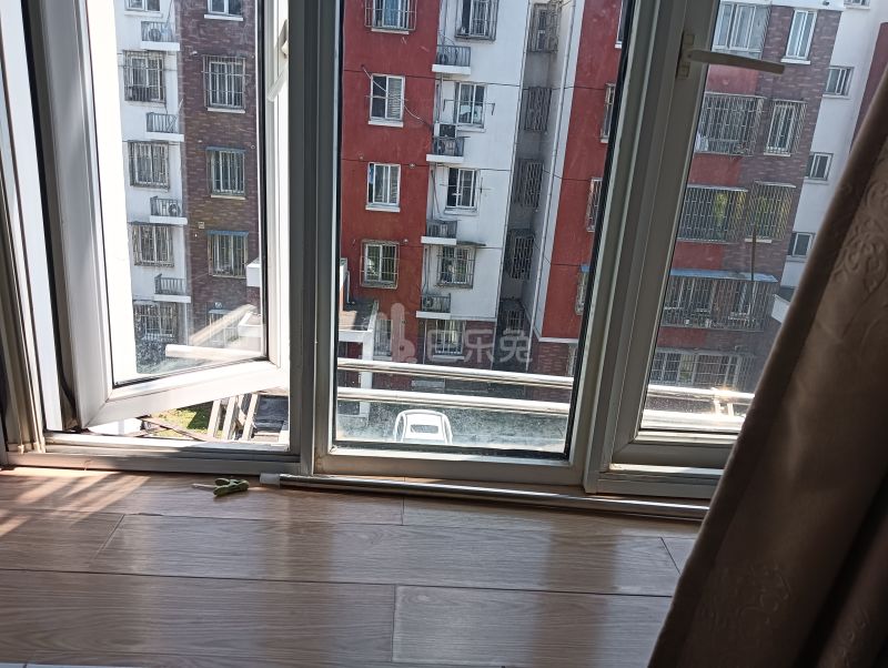 慧华东苑3628032卧室窗户图9