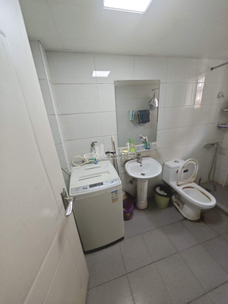 芳华路229弄小区3661669卫生间图12