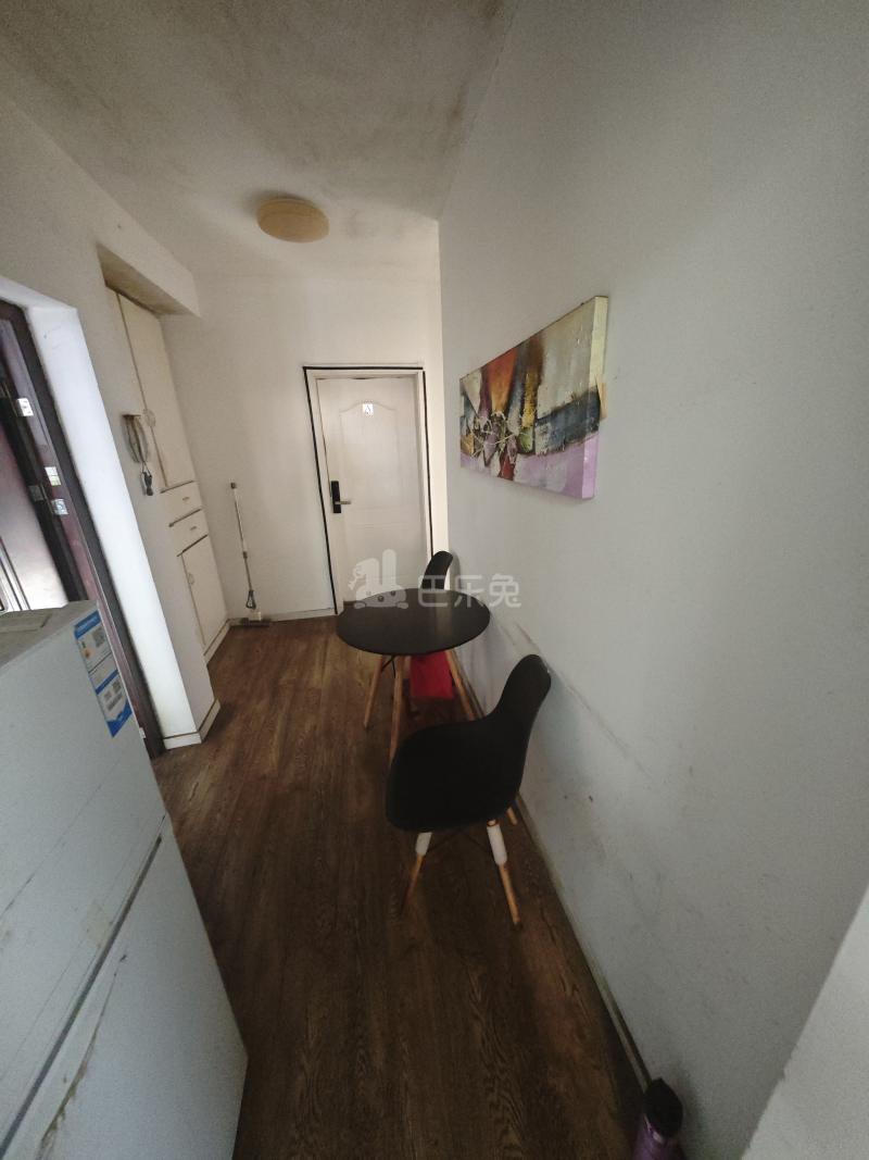 芳华路229弄小区3661669客厅图5