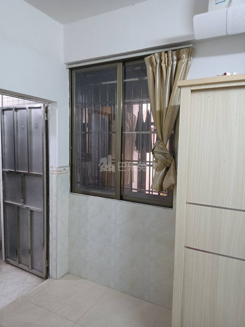 下元岗东头四巷2号3747892卧室窗户图6