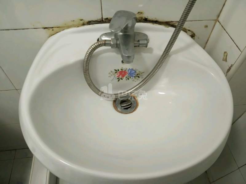 东昌新村14240663卫生间图8