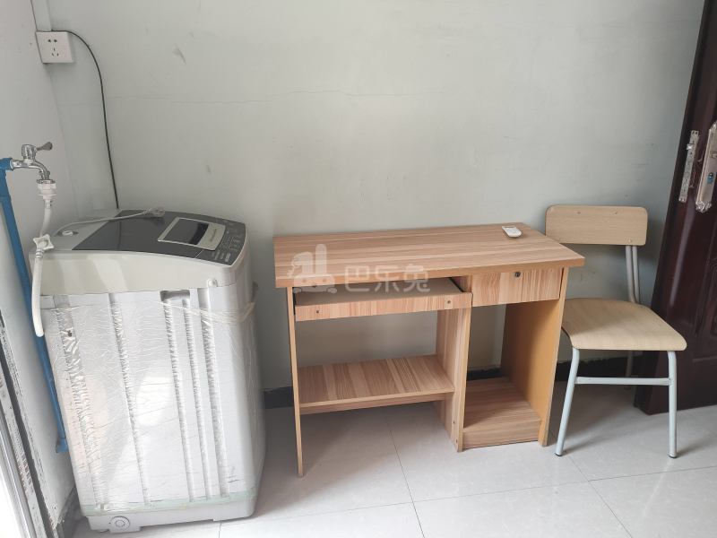 青龙一街12-1号3875561客厅图4