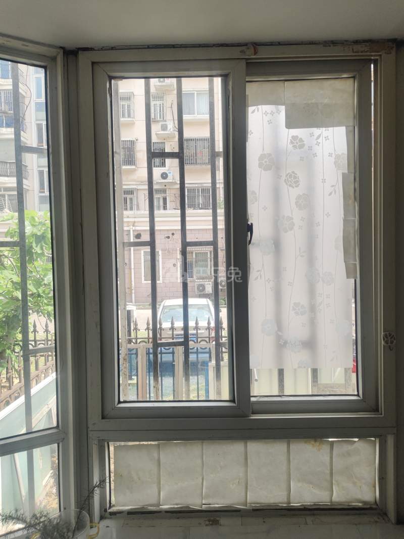 日月华庭3902529卧室窗户图7