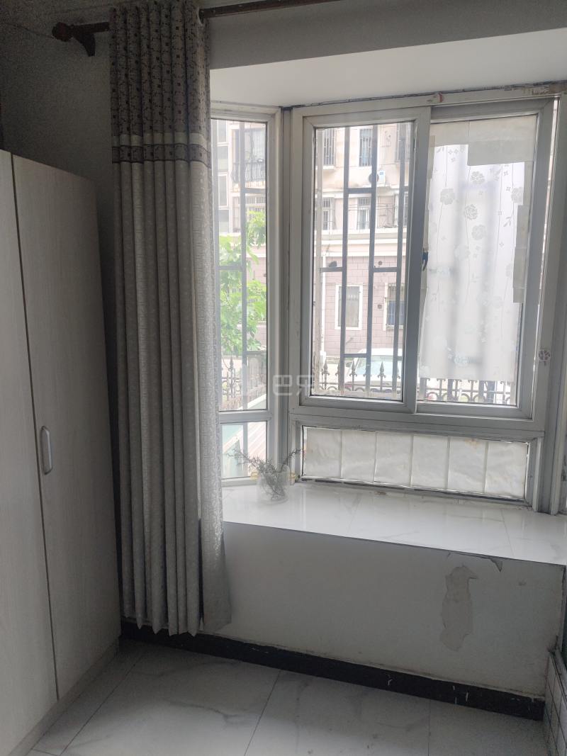 日月华庭3902529卧室窗户图6