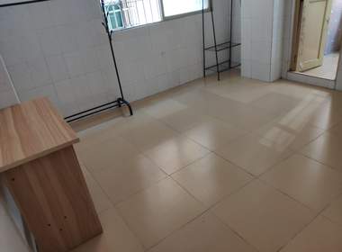 龙诚汇物业（龙洞村龙洞西街宝华里1号） 