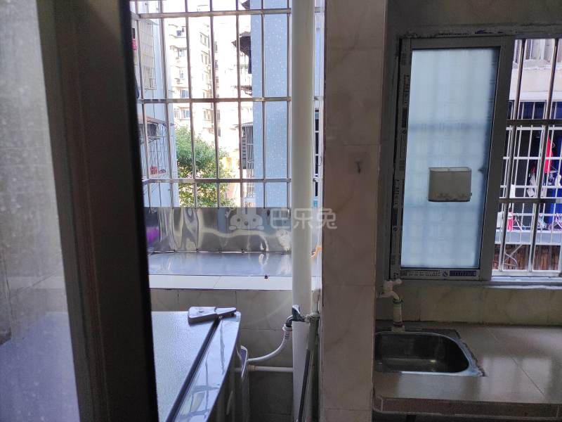 员村三横路东巷47号-员村4156022卧室窗户图6