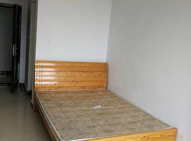 新青年公寓 1室0厅1卫