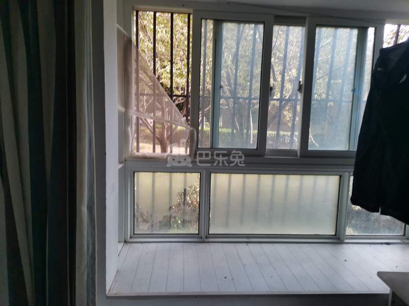 邻里苑4283483卧室窗户图6