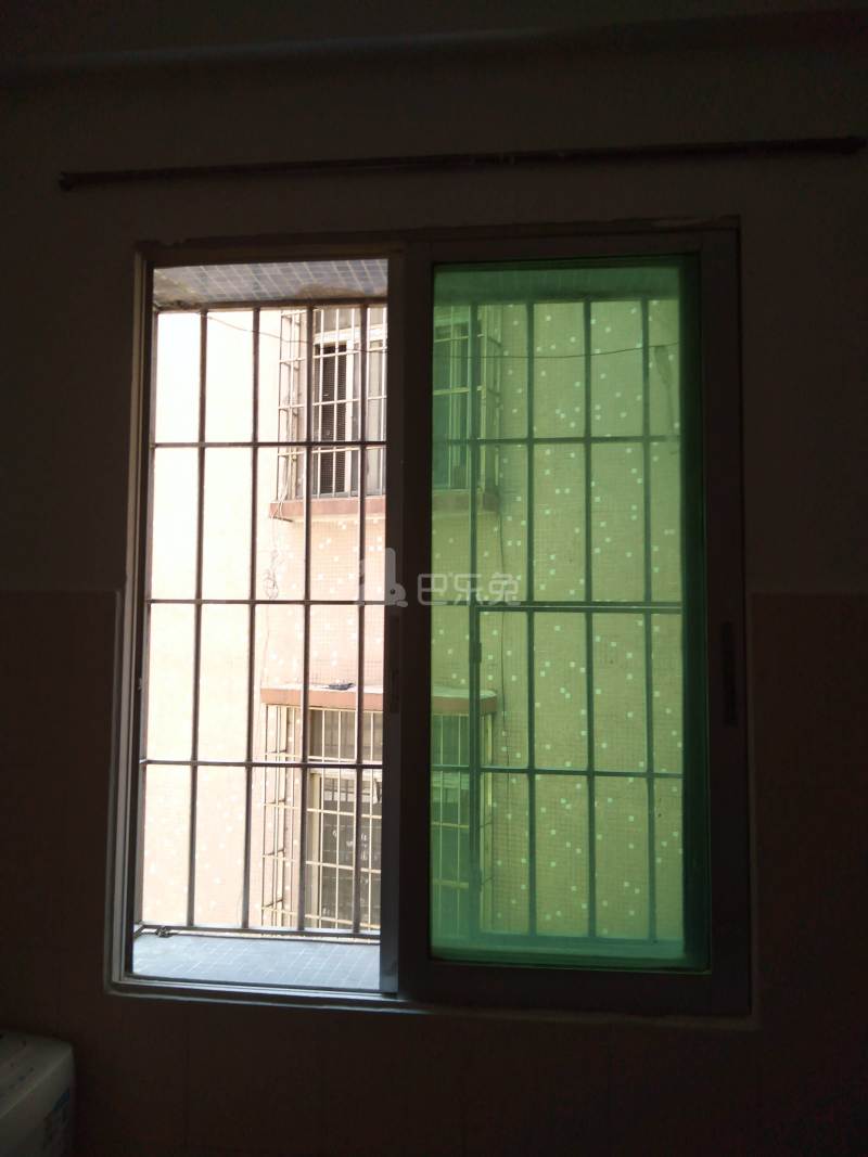 江夏村大塘大街40号4306608卧室窗户图8