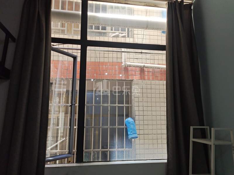 百合白领公寓（礼村洪昌工业路40号）4330042卧室窗户图10