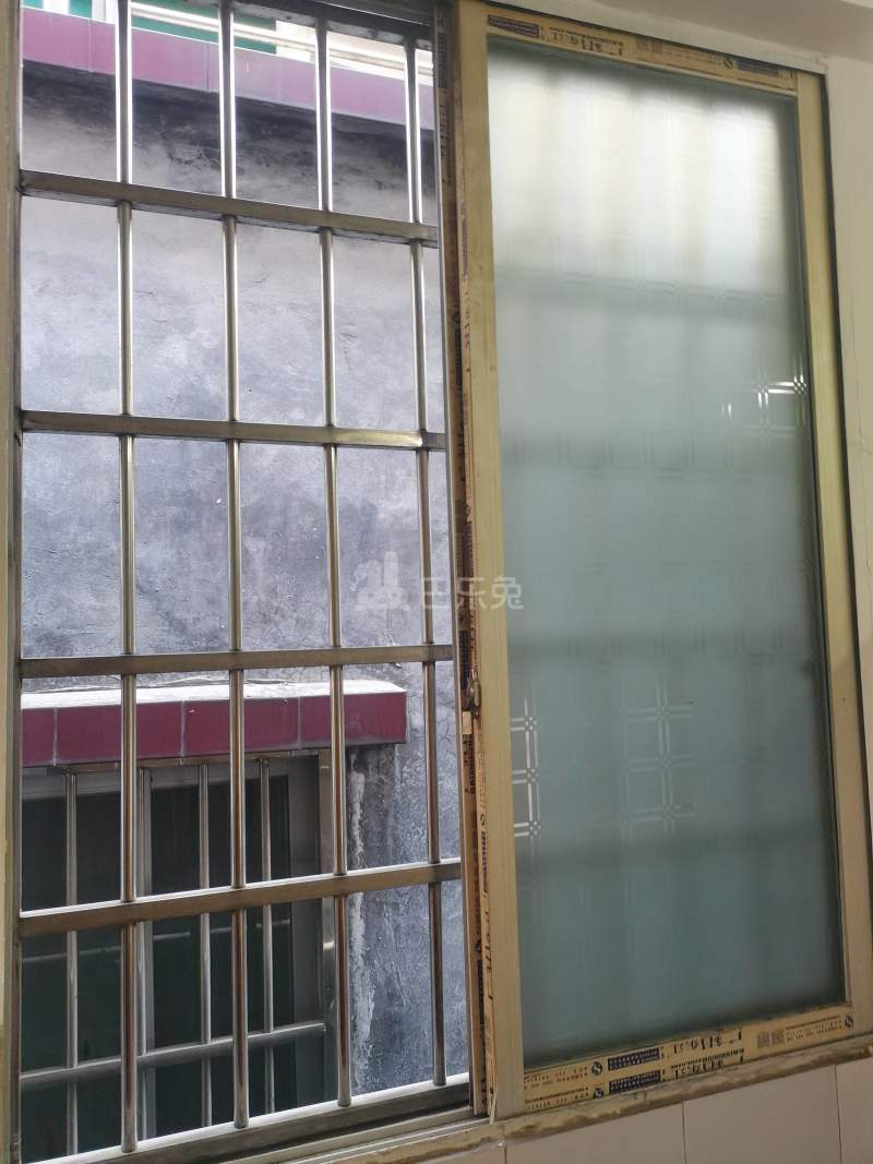 黄村南胜里上八巷12号4376629卧室窗户图9