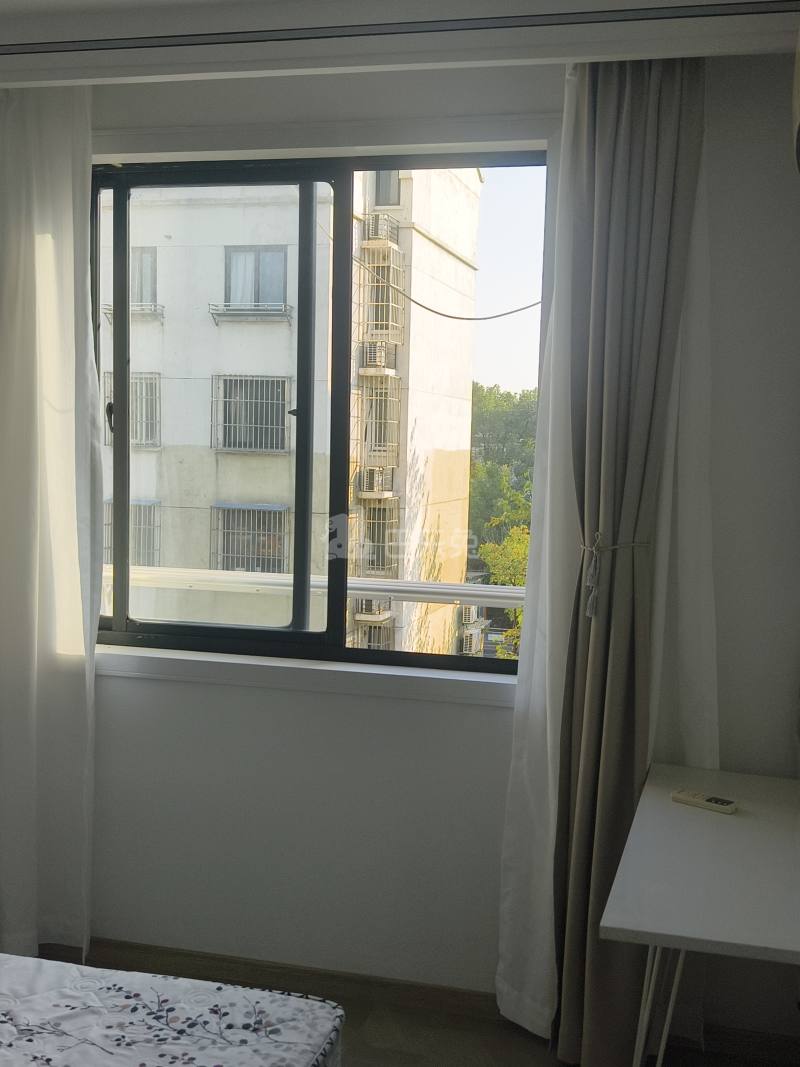 新凯家园一期（西区）4509292卧室窗户图9