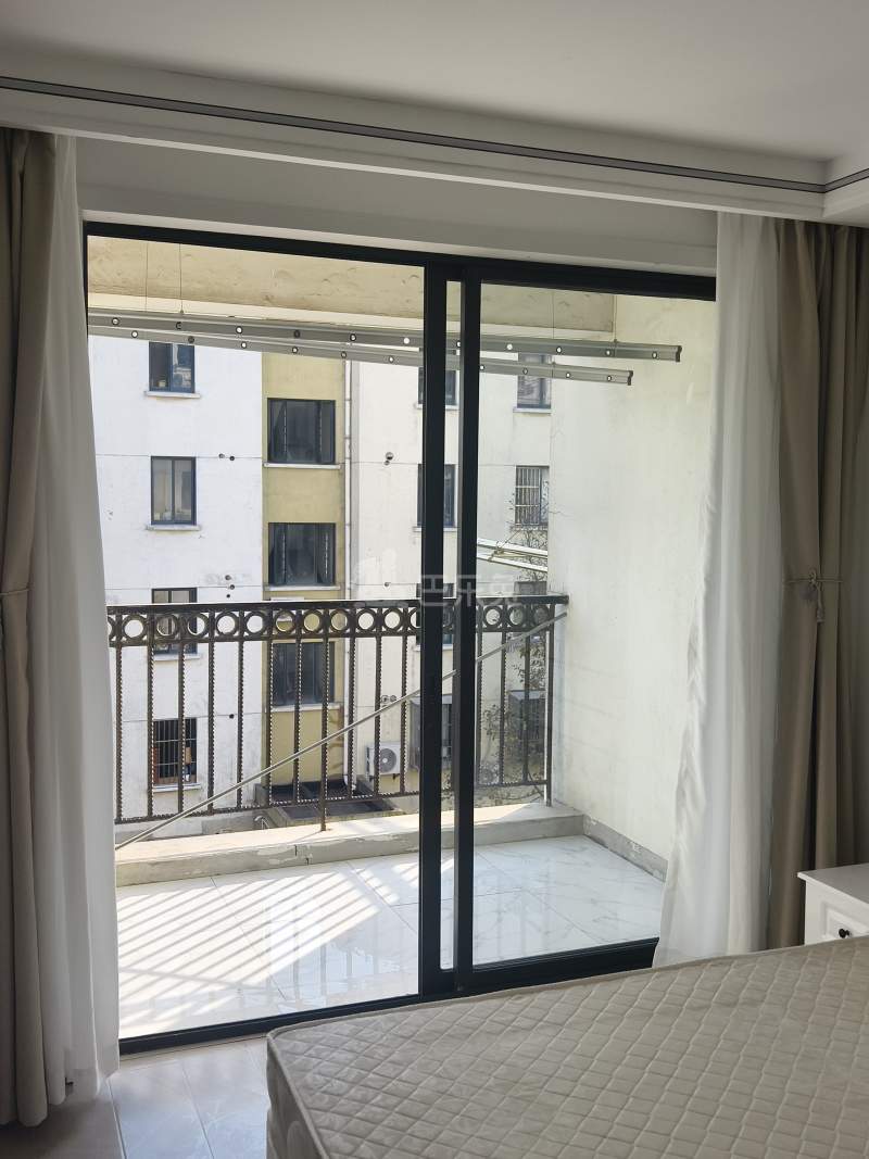 新凯家园一期（西区）4509292卧室窗户图8