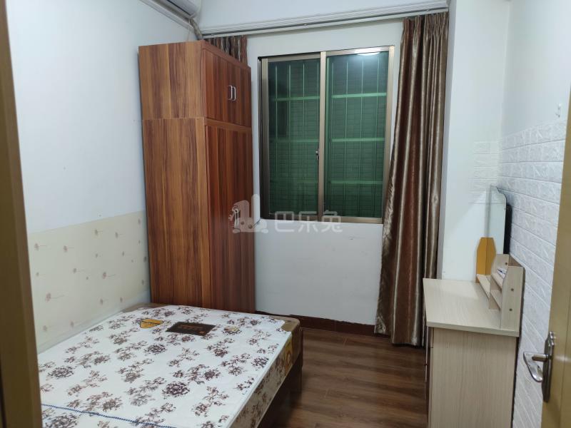 望岗村濠边街七巷8号4512237卧室图2