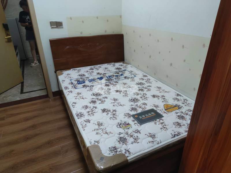 望岗村濠边街七巷8号4512237卧室图3