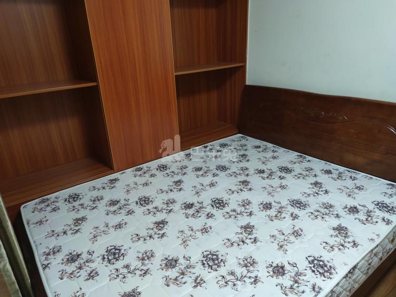 望岗村濠边街七巷8号4512237卧室图1