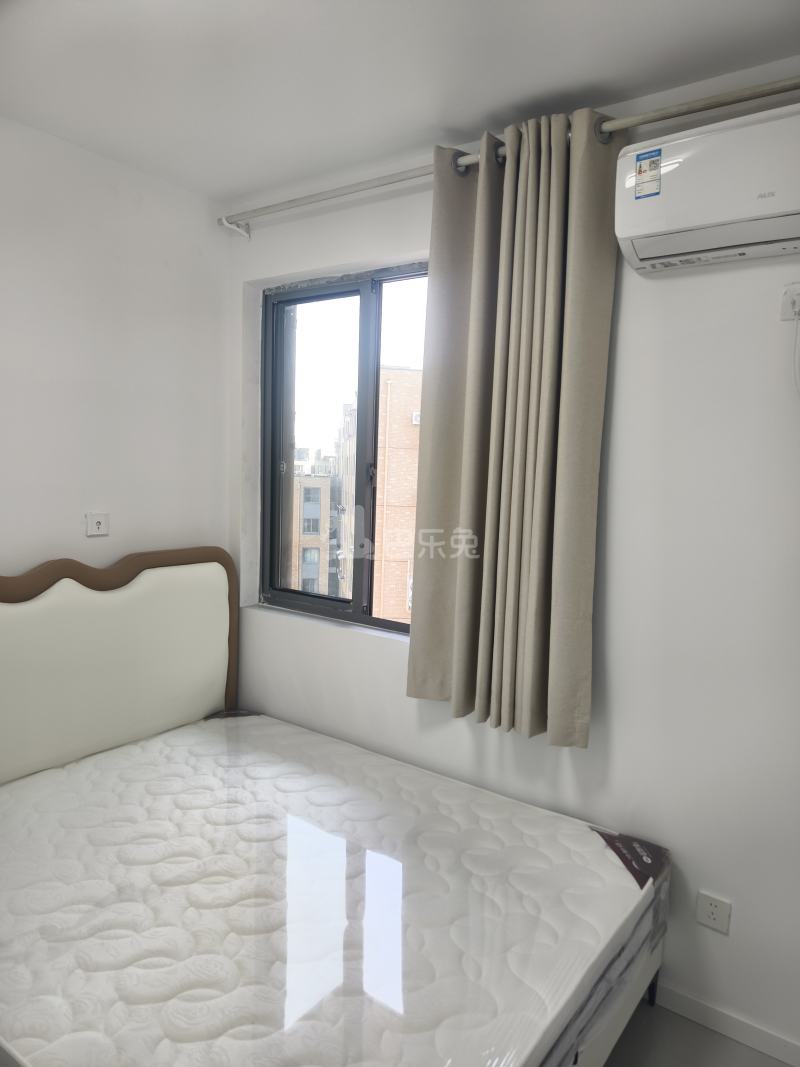 佘北家园茸绣苑4521363卧室窗户图11