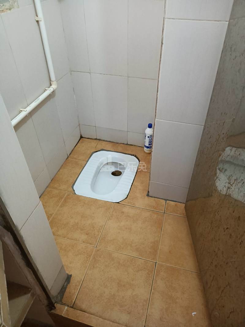 黄村南胜里下五巷3号4547357卫生间图6