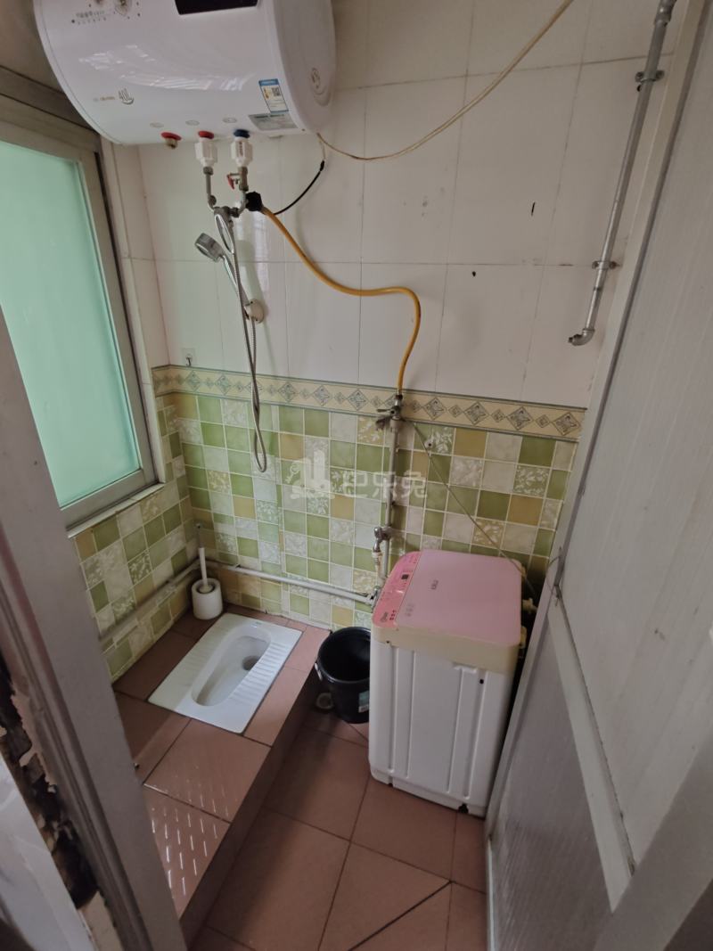 南园村4747070卫生间图5