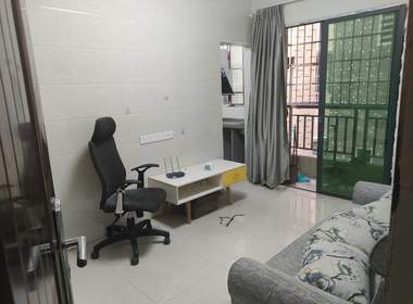 鹤边村鹤北中街三巷9号 