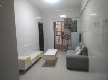 鹤边村鹤北中街三巷9号 