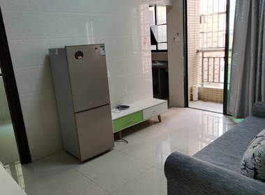 鹤边村鹤北中街三巷9号 