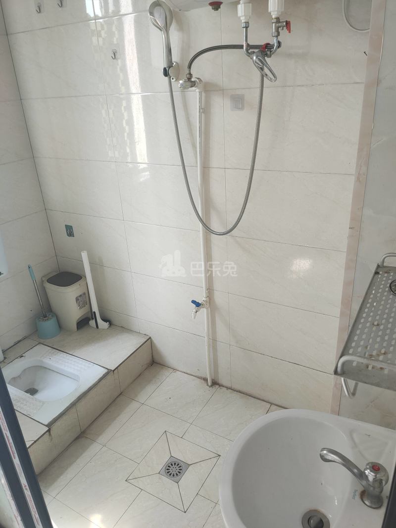 环桥花苑1期4802796卫生间图5