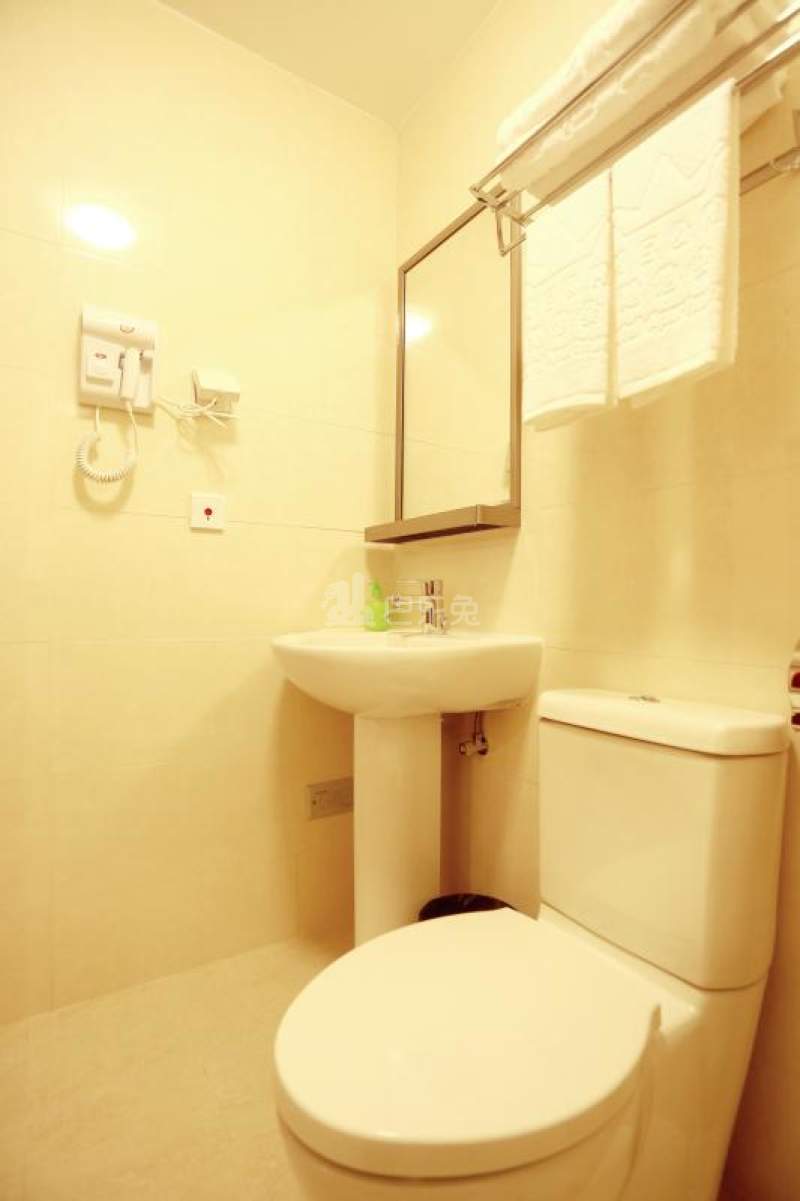 他她酒店式公寓4858434卫生间图3