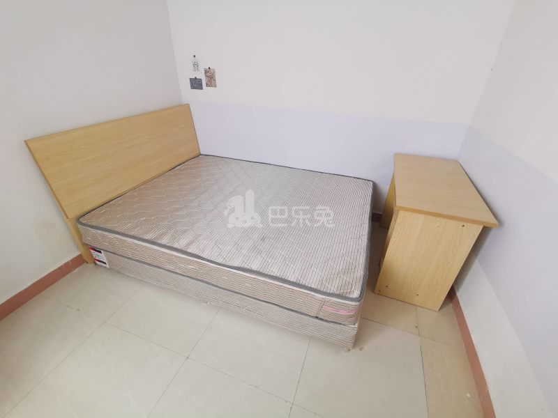 麦地村麦华路13号4861070卧室图1