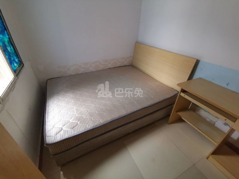 麦地村麦华路13号4861070卧室图3