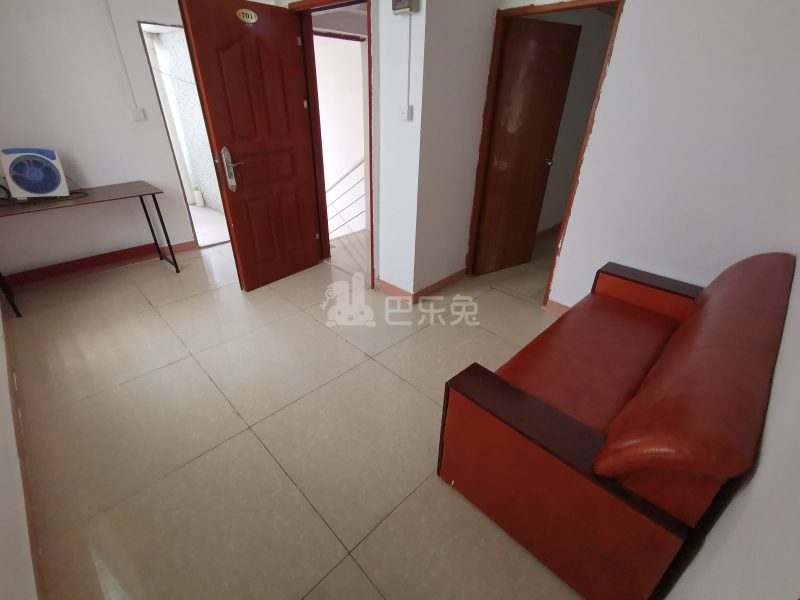 麦地村麦华路13号4861070客厅图6