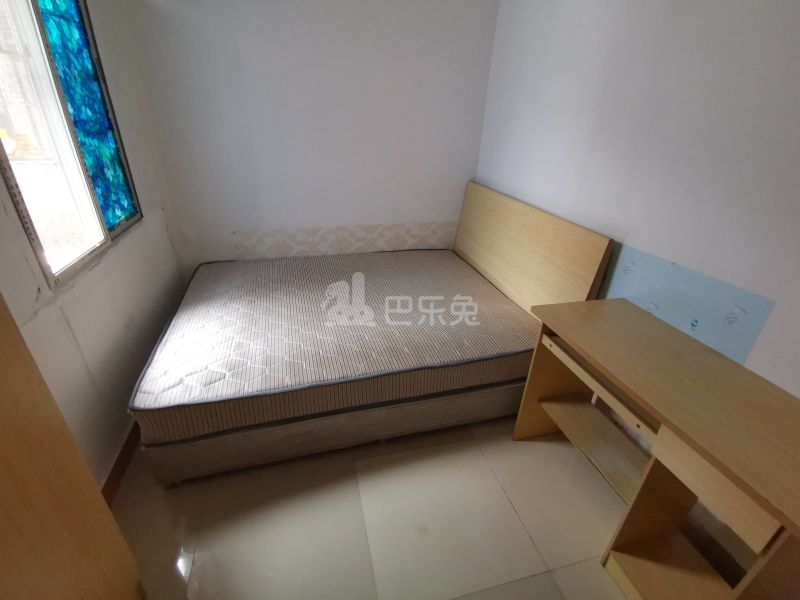 麦地村麦华路13号4861070卧室图4