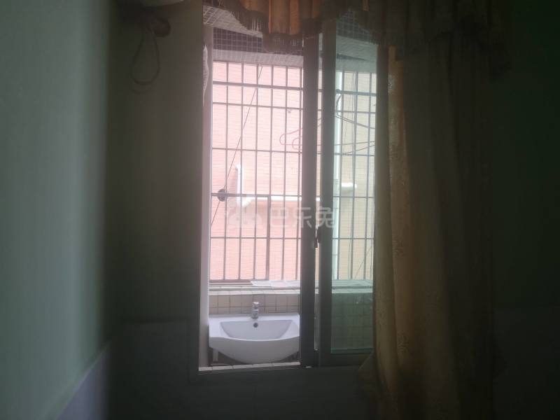 新豪电梯公寓（嘉禾望岗百花岭南街四巷4号）4886021卧室窗户图7