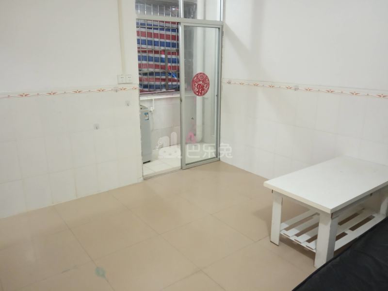 龙洞环村北街51号4948131客厅图7